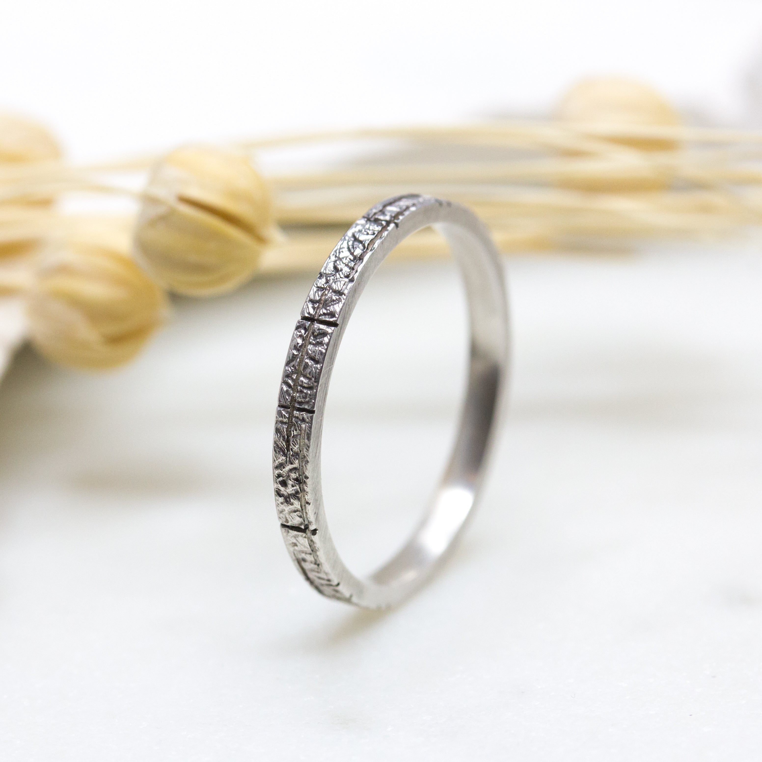 Alliance en or blanc 18 carats Fairmined.