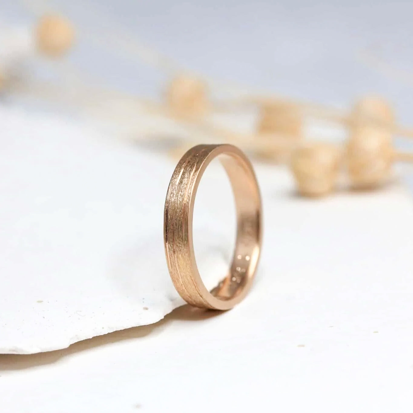 Alliance Casildée - ruban 3 mm réalisée en or jaune 18 carats Fairmined à Paris