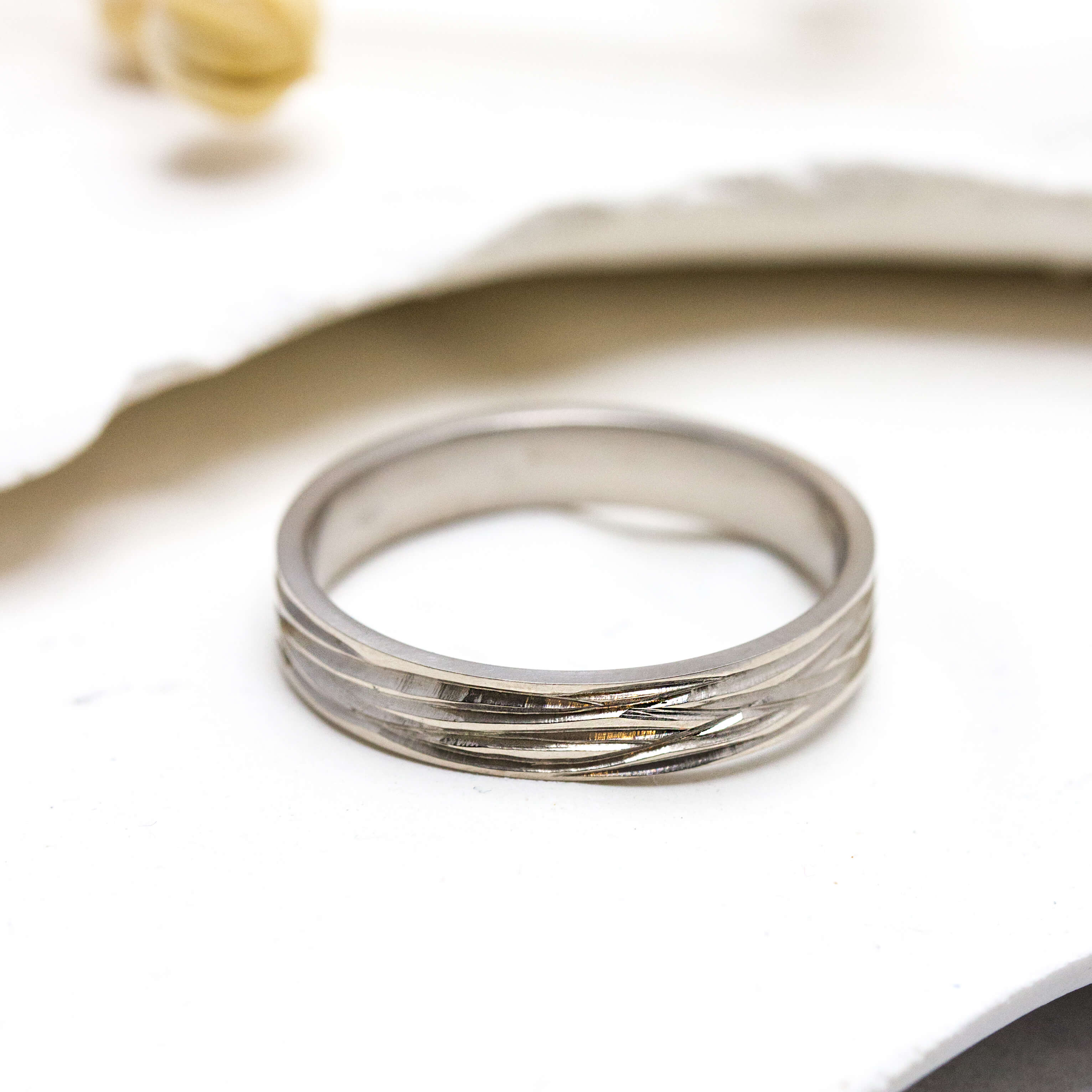 Alliance en or blanc 18 carats Fairmined.