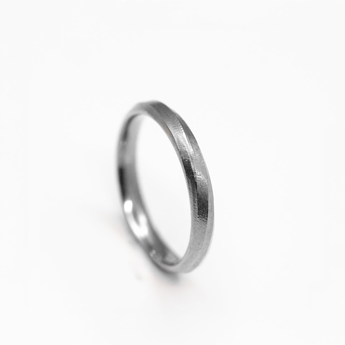 Bague de mariage en or éthique certifié Fairmined 18 carats, modèle En Chemin demi-jonc 3 mm pour homme et femme made in France