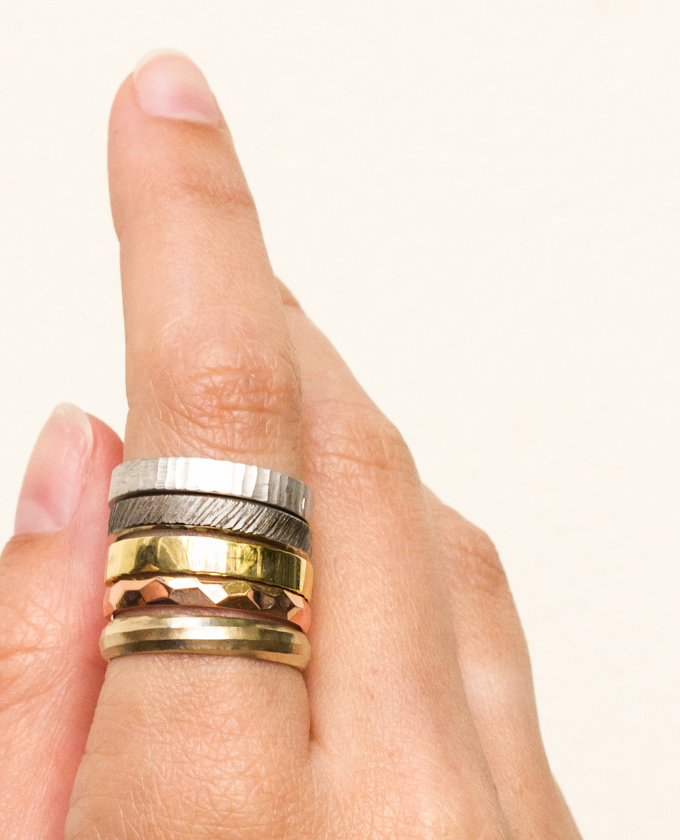 Nos bijoux en or texturés.
Collection et inspiration de la nature.