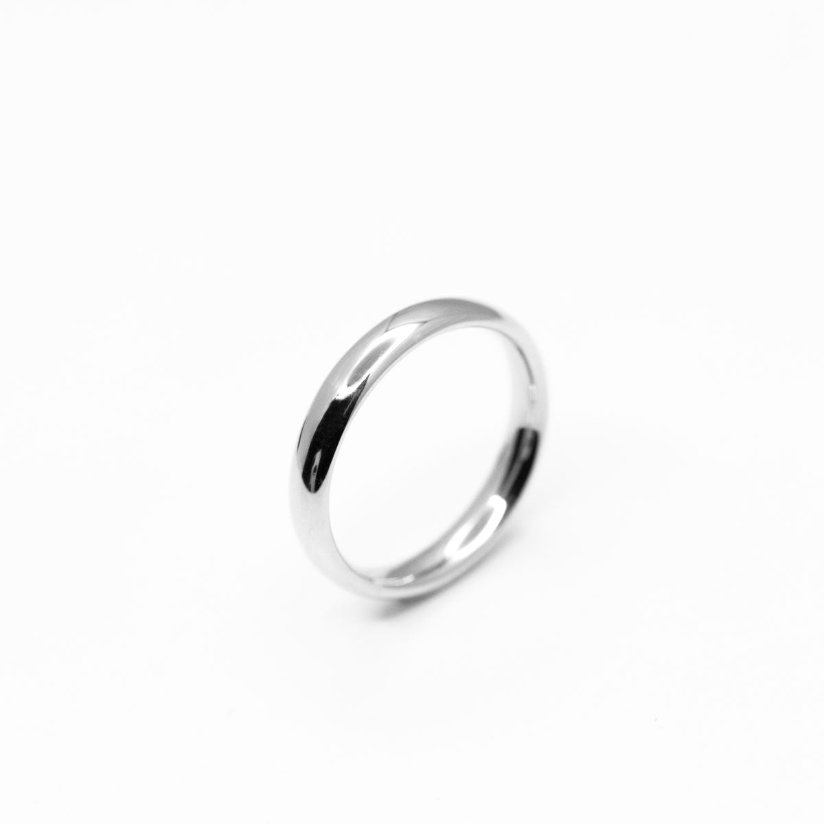 Alliance de mariage homme Ulysse bombée luxe 3,5 mm entièrement arrondie et confortable, fini lisse et brillant réalisé artisanalement à Paris en or blanc recyclé 18 carats