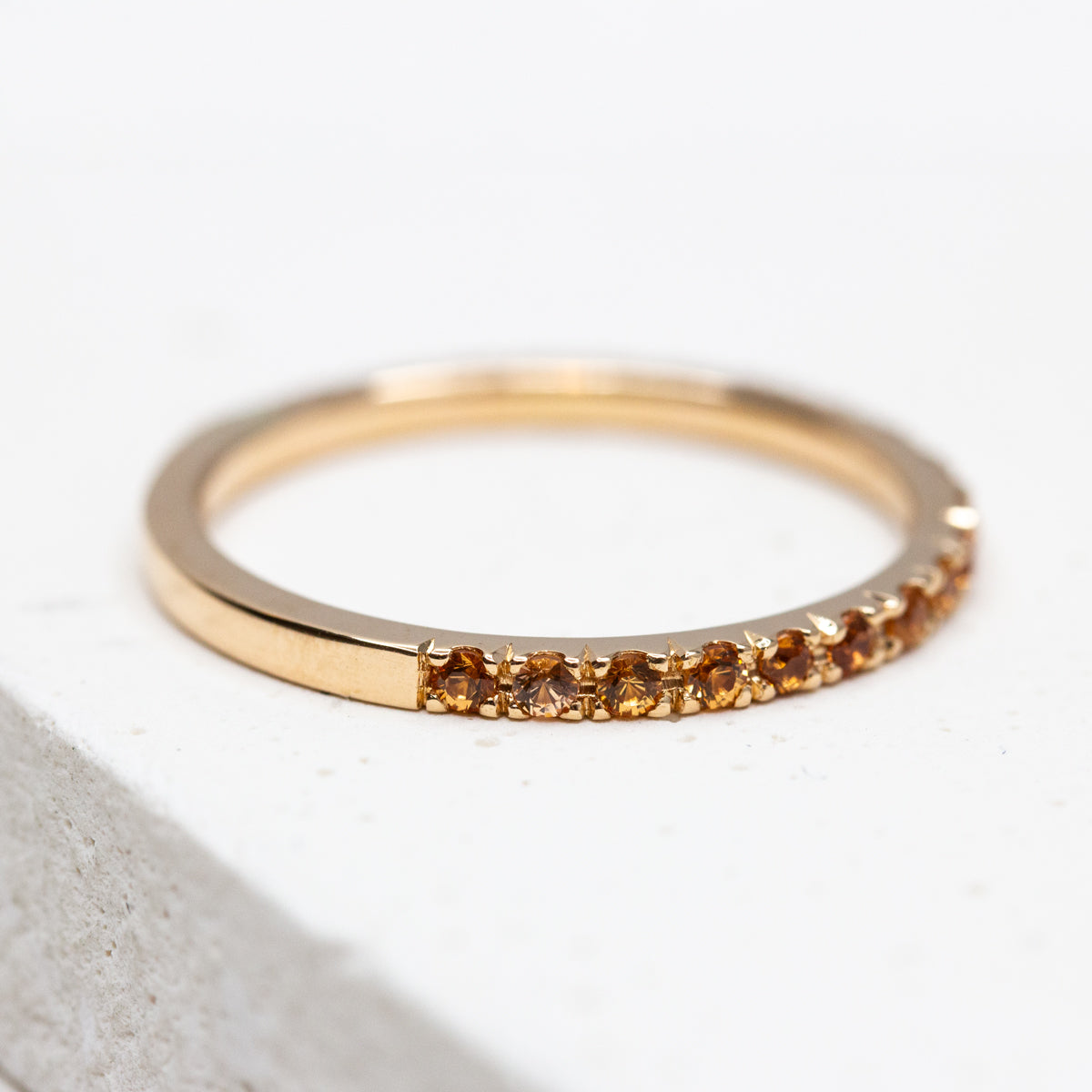 Pièce unique - Alliance pavée Mira 3/4 tour - spessartites oranges