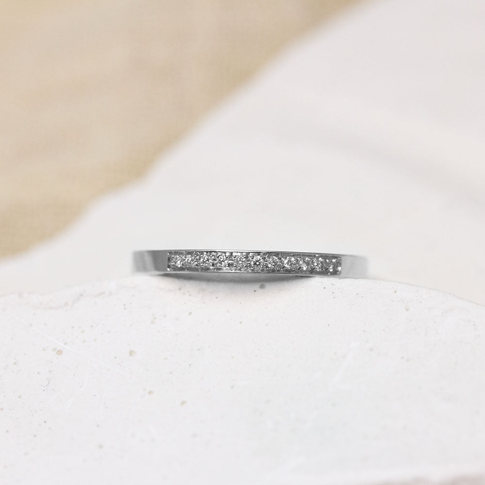 Bague en or blanc avec diamants éthiques bijouterie Paris et Lyon.