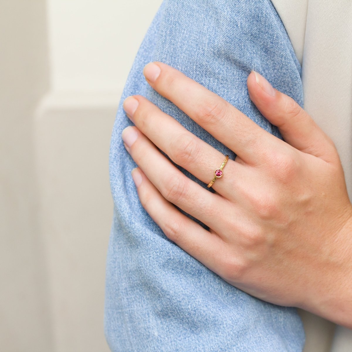 Bague de naissance tourmaline rose or jaune Fairmined Paris Solférine