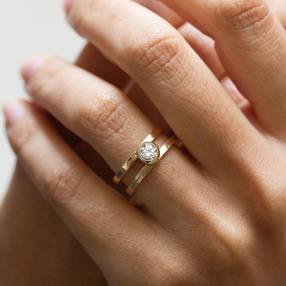 Bague de fiançailles en or éthique et responsable.