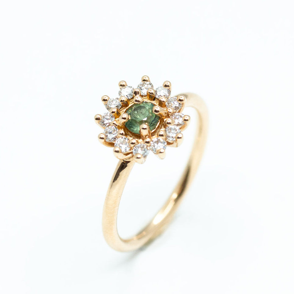 Bague de fiançailles Meora en or Fairmined avec diamants et pierre, création joaillière atelier Paris Lyon