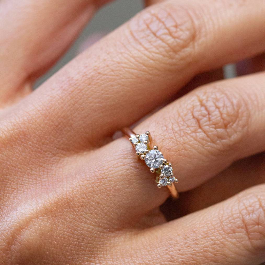 Bague de fiançailles originale en or et diamants. Joaillerie artisanale et française.