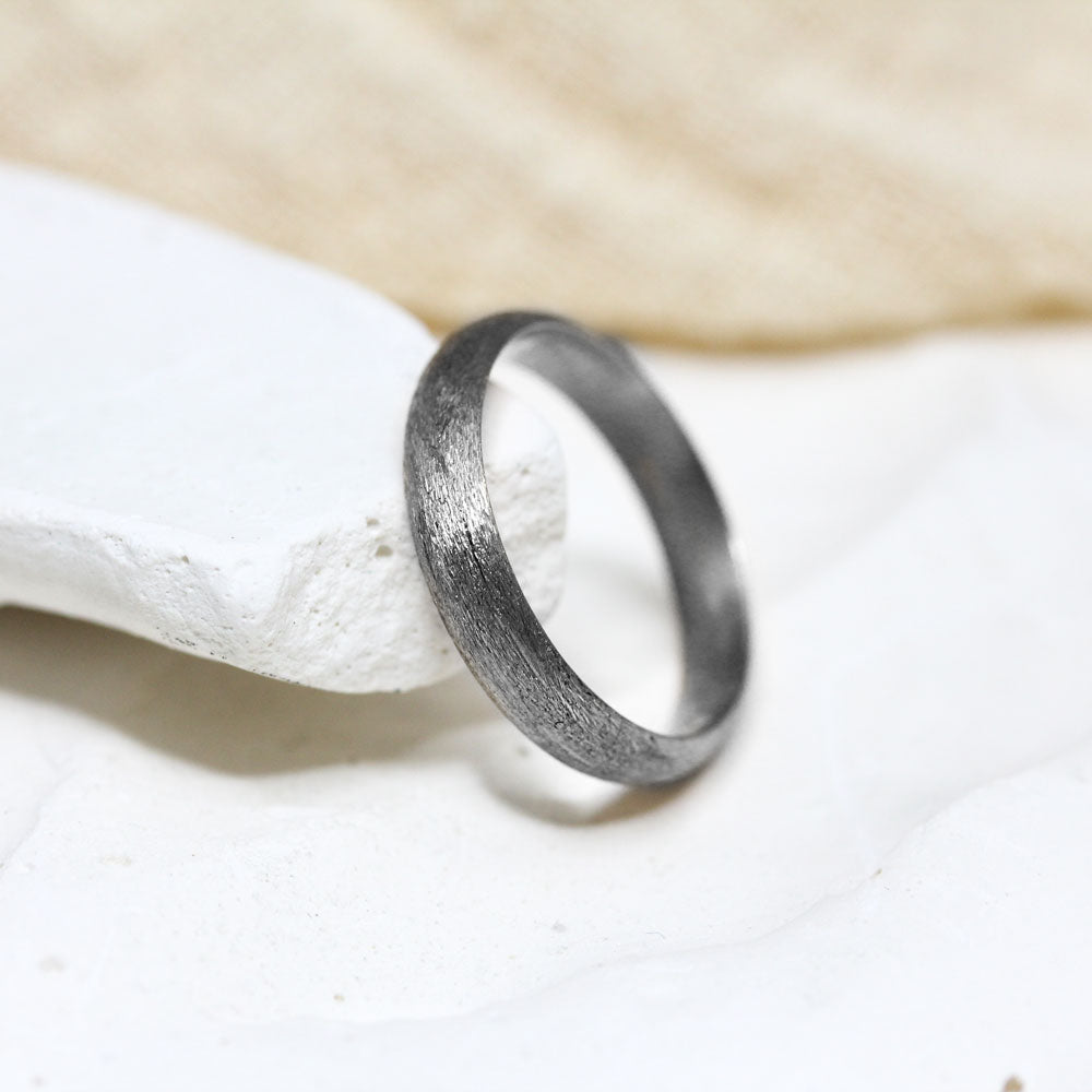 Alliance homme en or gris palladié éthique.