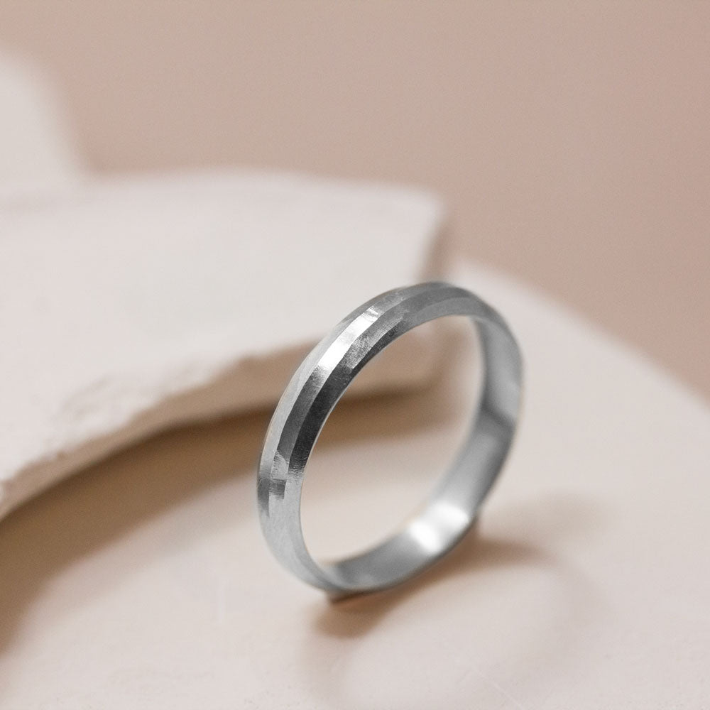 Alliance mixte En Chemin 4mm demi-jonc mariage en or blanc 18 carats Fairmined.