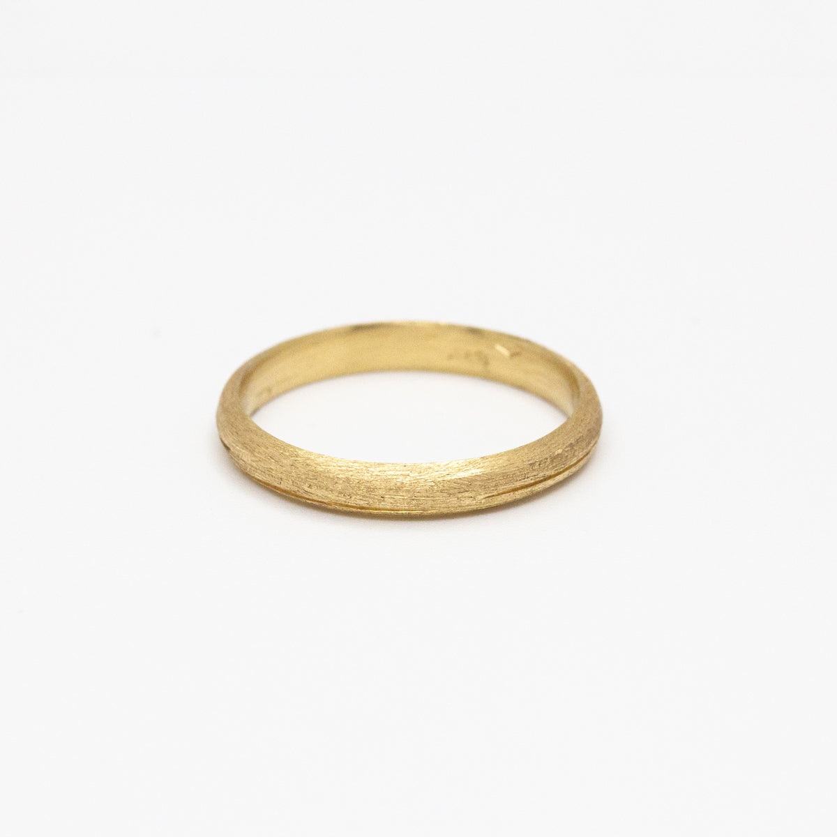 Alliance Casildée bombée 3 mm originale en or jaune 18 carats éthique Fairmined façonnée artisanalement