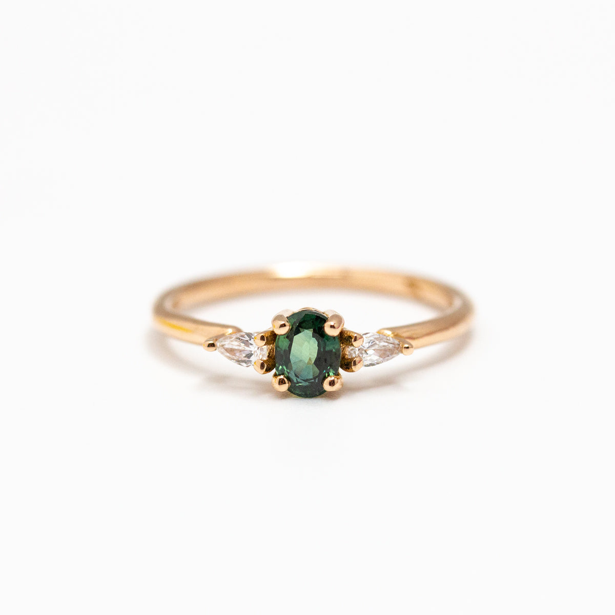 Bague Soleine création joaillière texture personnalisée, pierre éthique Fairmined, atelier Paris Lyon
