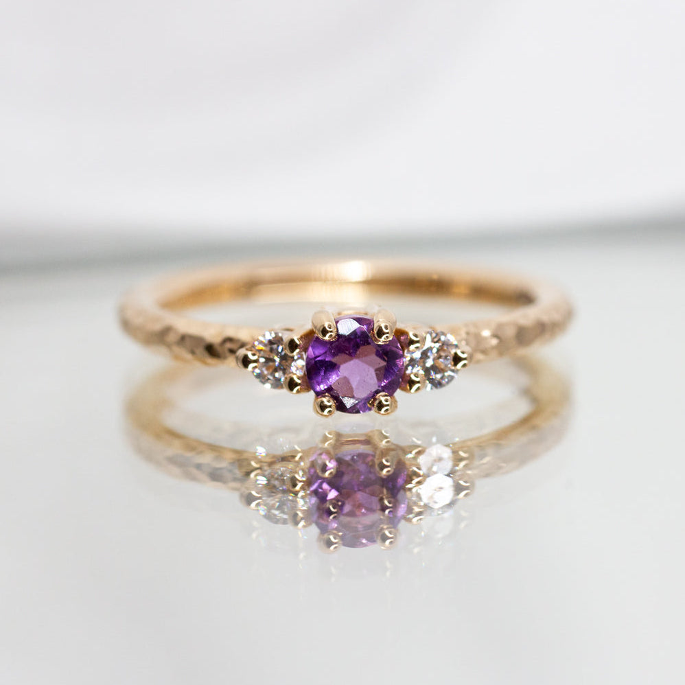 Bague Soleine avec personnalisation de texture, pierre éthique et or Fairmined, joaillerie atelier Paris Lyon