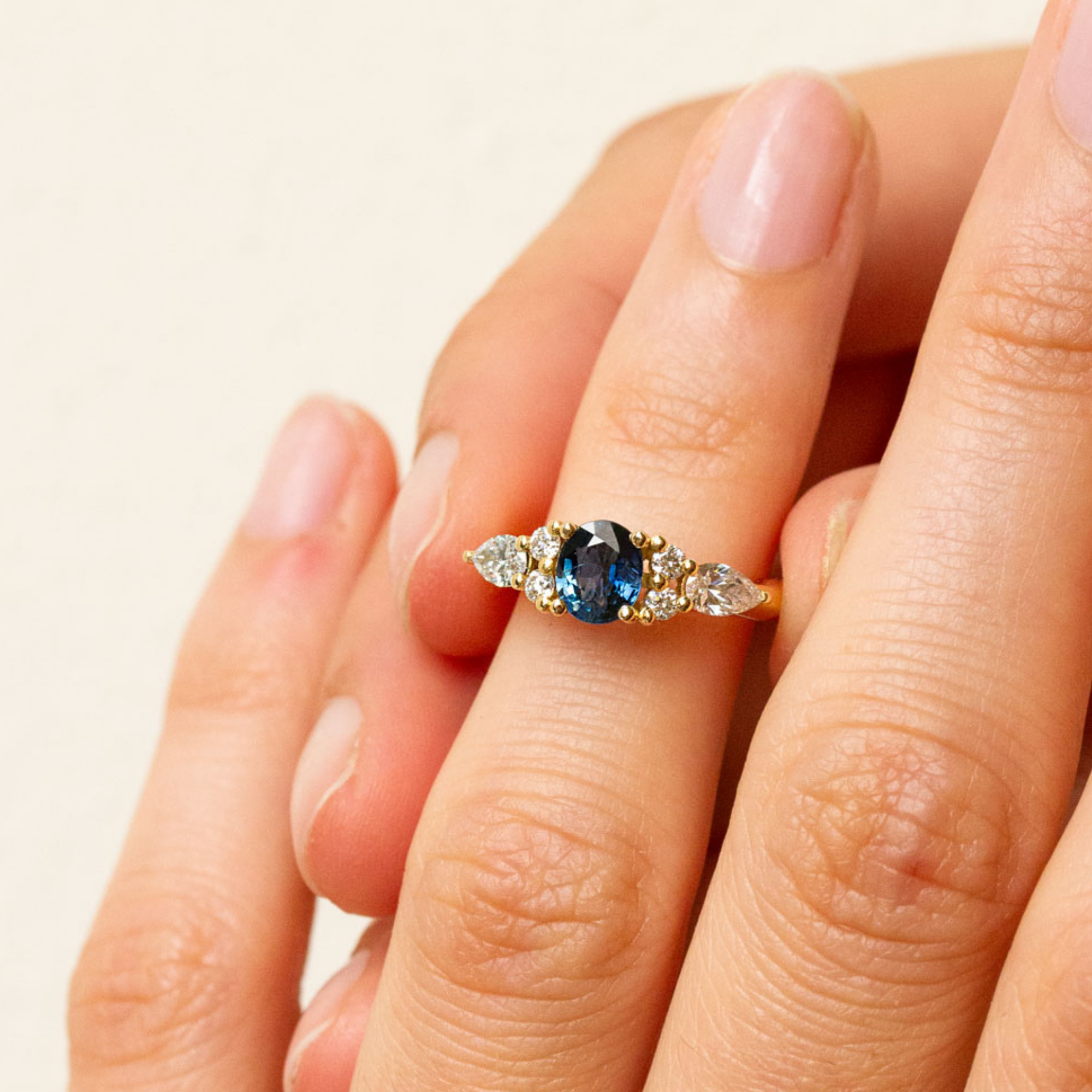Bijoux sur-mesure en or.
Or recyclé, or fairmined.
Bague de fiançailles.