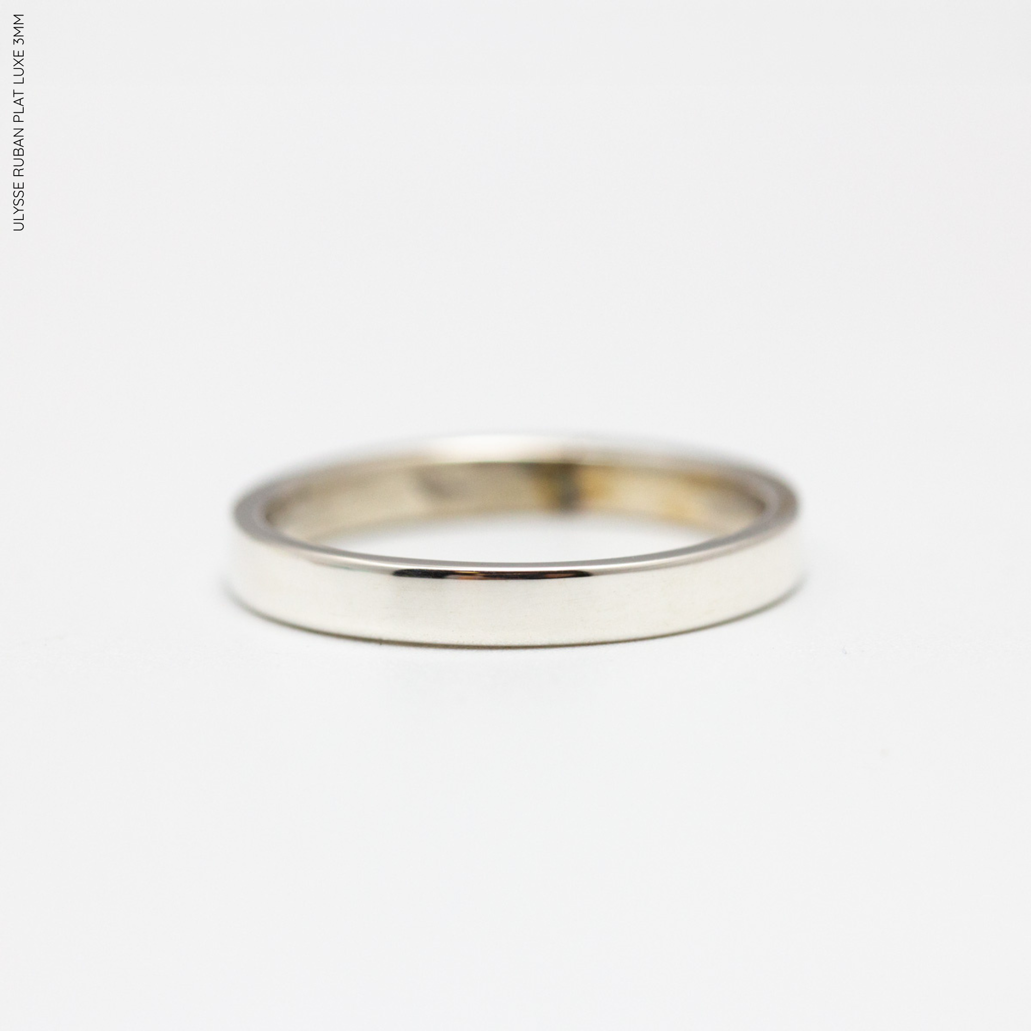 Alliance argent homme fabriquée artisanalement dans notre atelier parisien. Joaillier ethique et responsable à Paris et Lyon