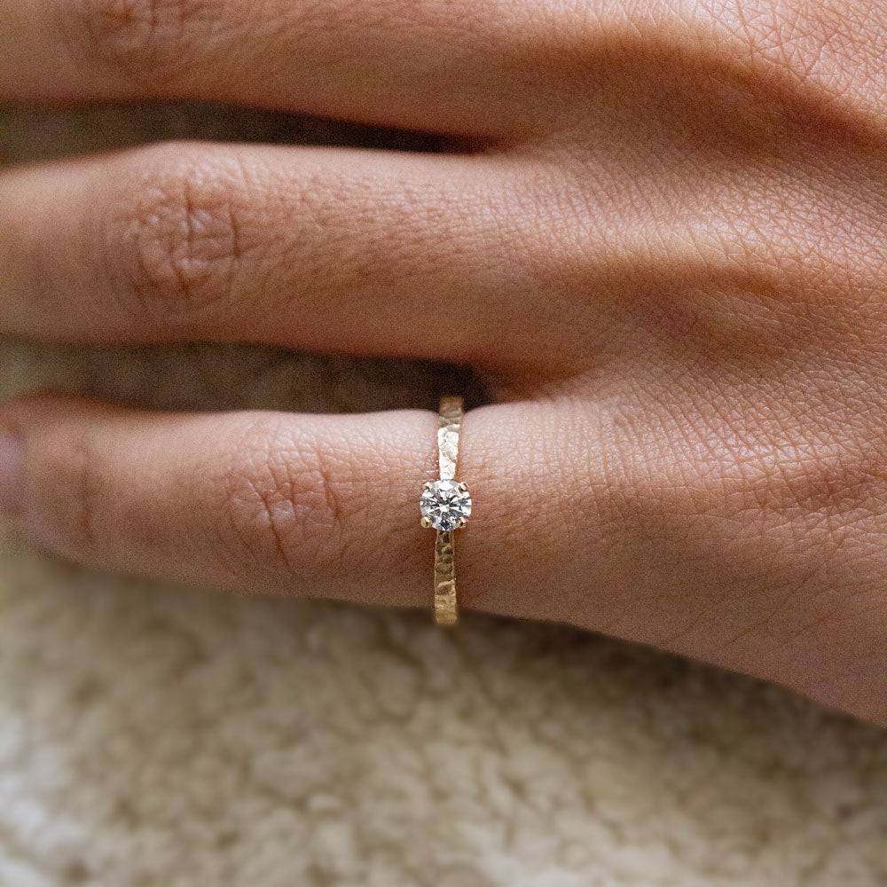 Bijou artisanal disponible à Paris et à Lyon.