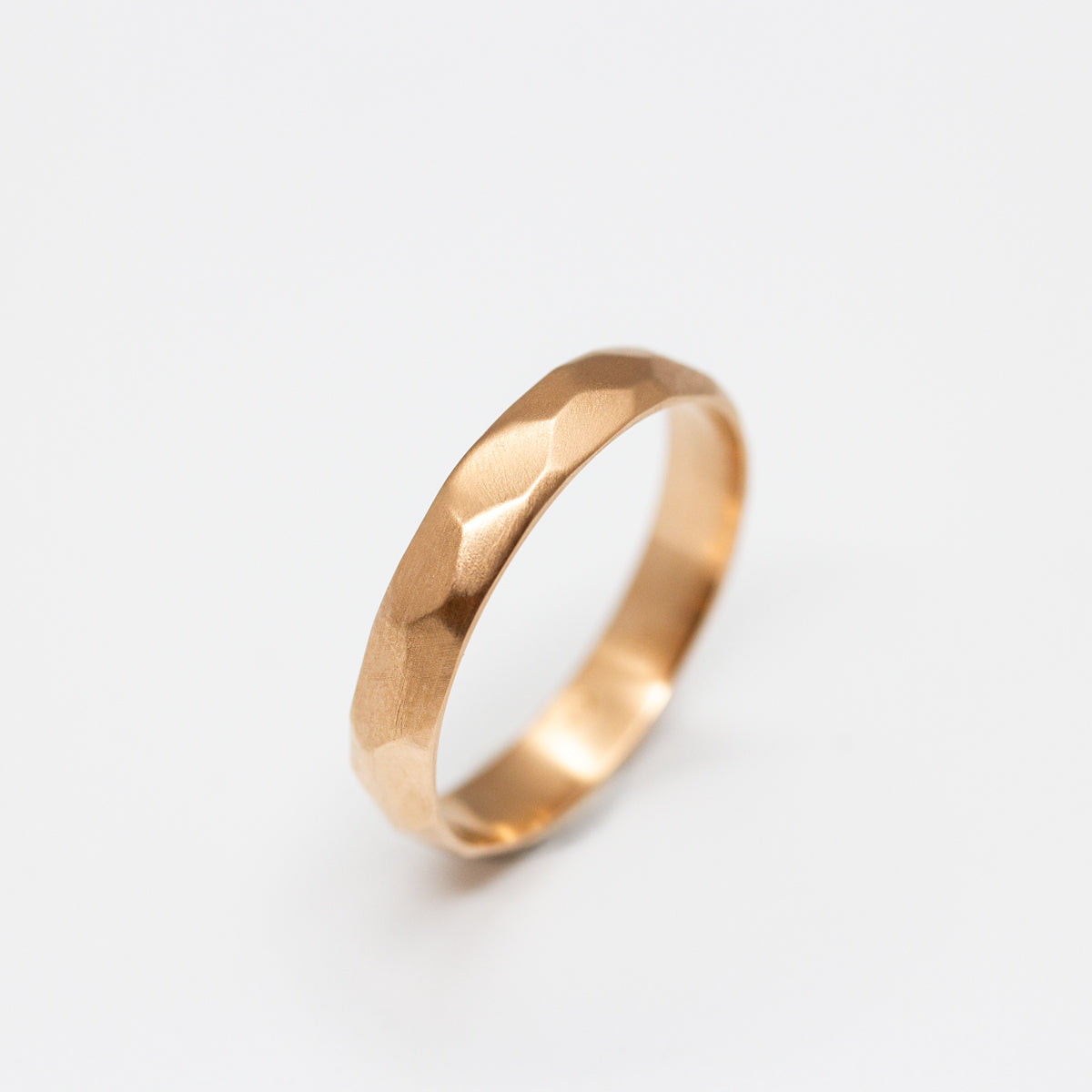 Alliance Nisma - ruban 4 mm réalisée en or rouge 18 carats Fairmined à Paris