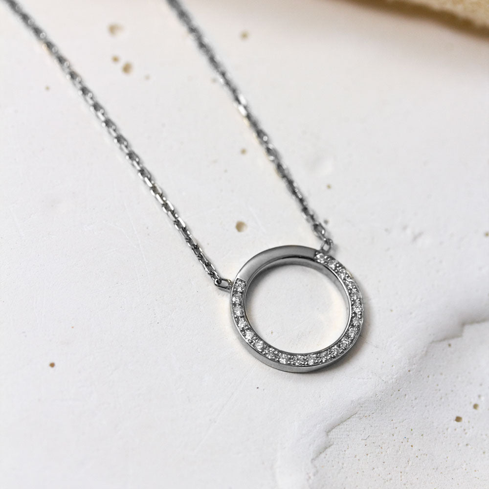 Collier en or blanc, joaillerie Paris éthique made in France.