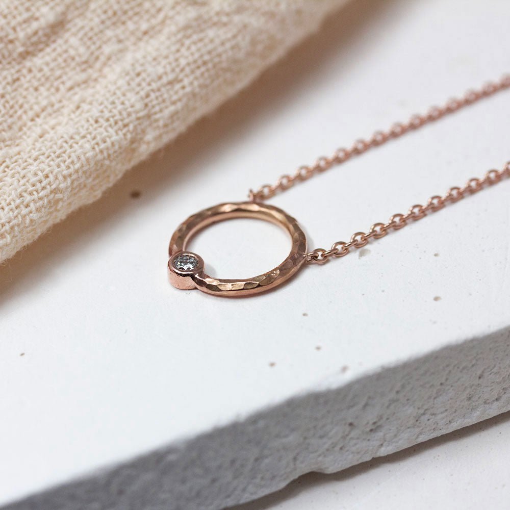 Collier petit diamant en or rouge 18 carats Fairmined.