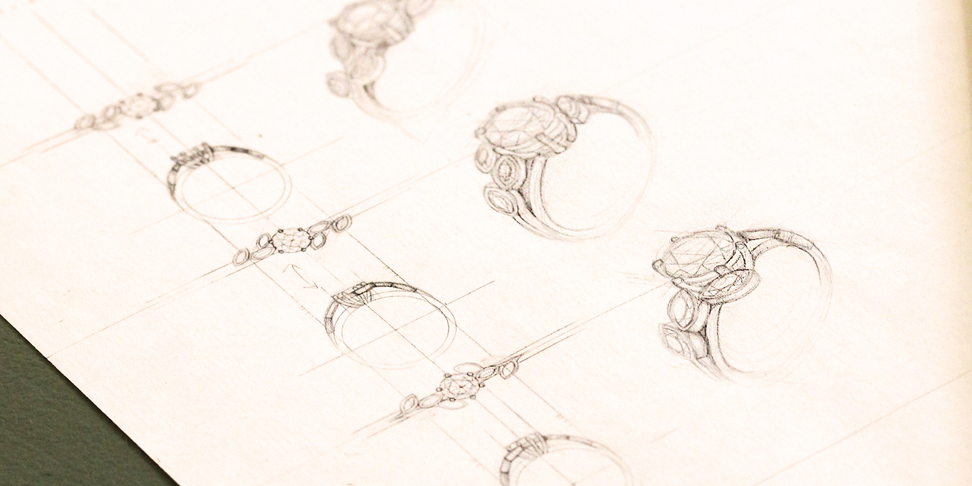 Croquis de bijoux de sur-mesure.
Réalisé en or dans notre atelier Parisien.