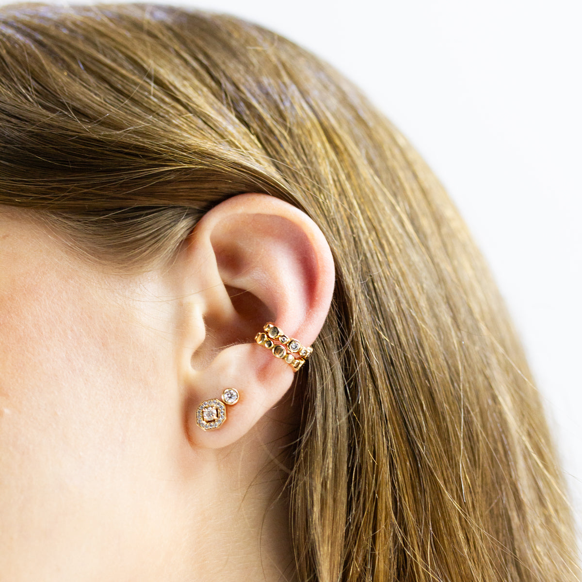 Bague d'oreille originale petits cercles Pépite en or jaune 18 carats lisse, made in Paris dans notre atelier de joaillerie