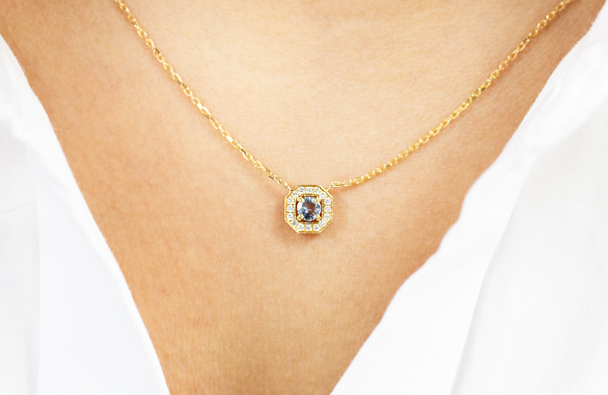 Collier femme aigue-marine en or jaune 18 carats éthique certifié Fairmined, fabriqué artisanalement dans notre atelier parisien
Joaillerie éthique made in Paris