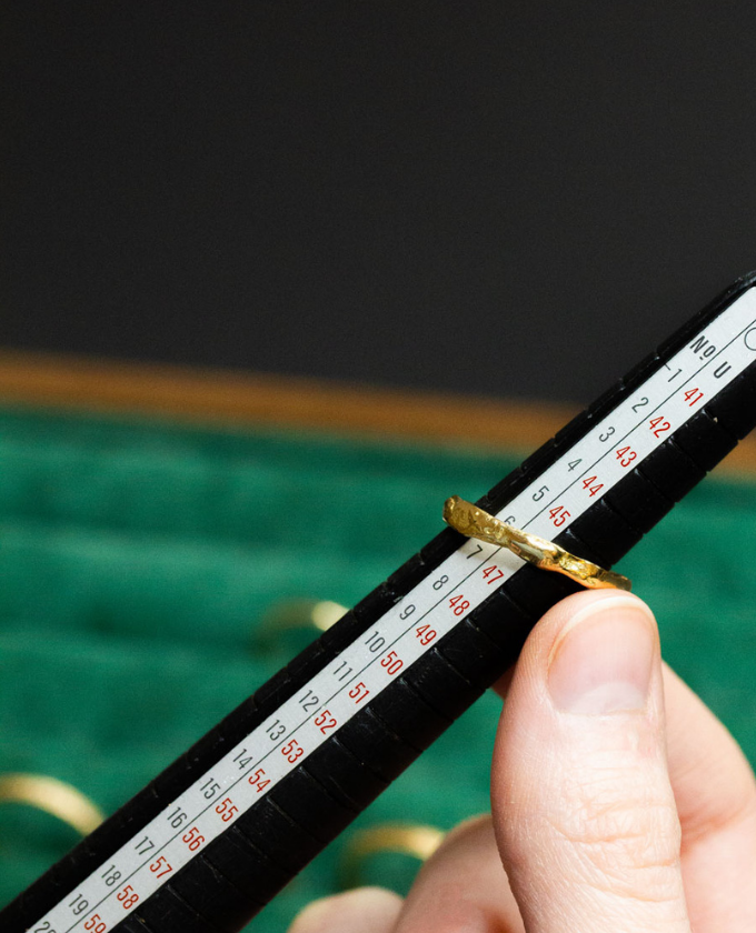 Guide des tailles pour bijoux.
Comment prendre son tour de doigt.