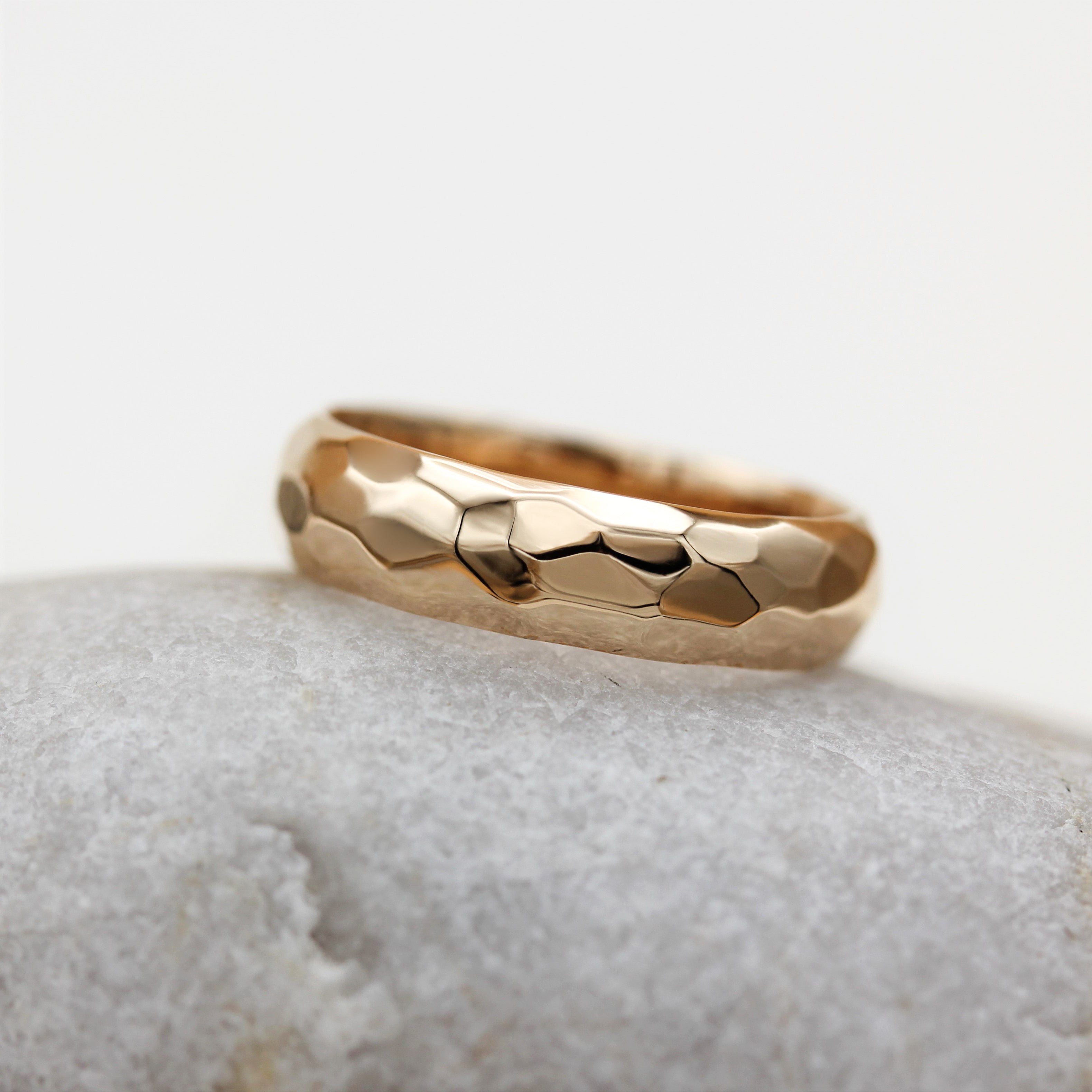 Alliance Isilde - bombée 5 mm réalisée en or rouge 18 carats Fairmined à Paris