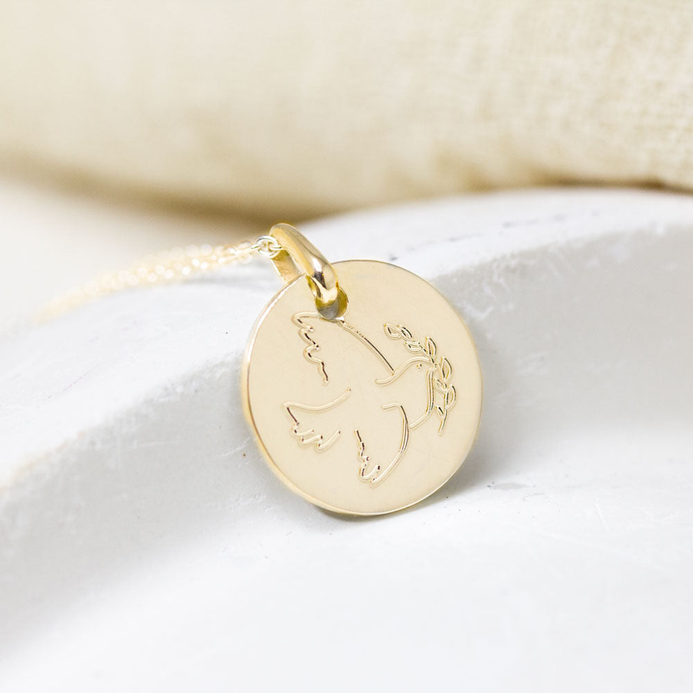 Médaille en or jaune 18 carats Fairmined, joaillerie Paris et Lyon.