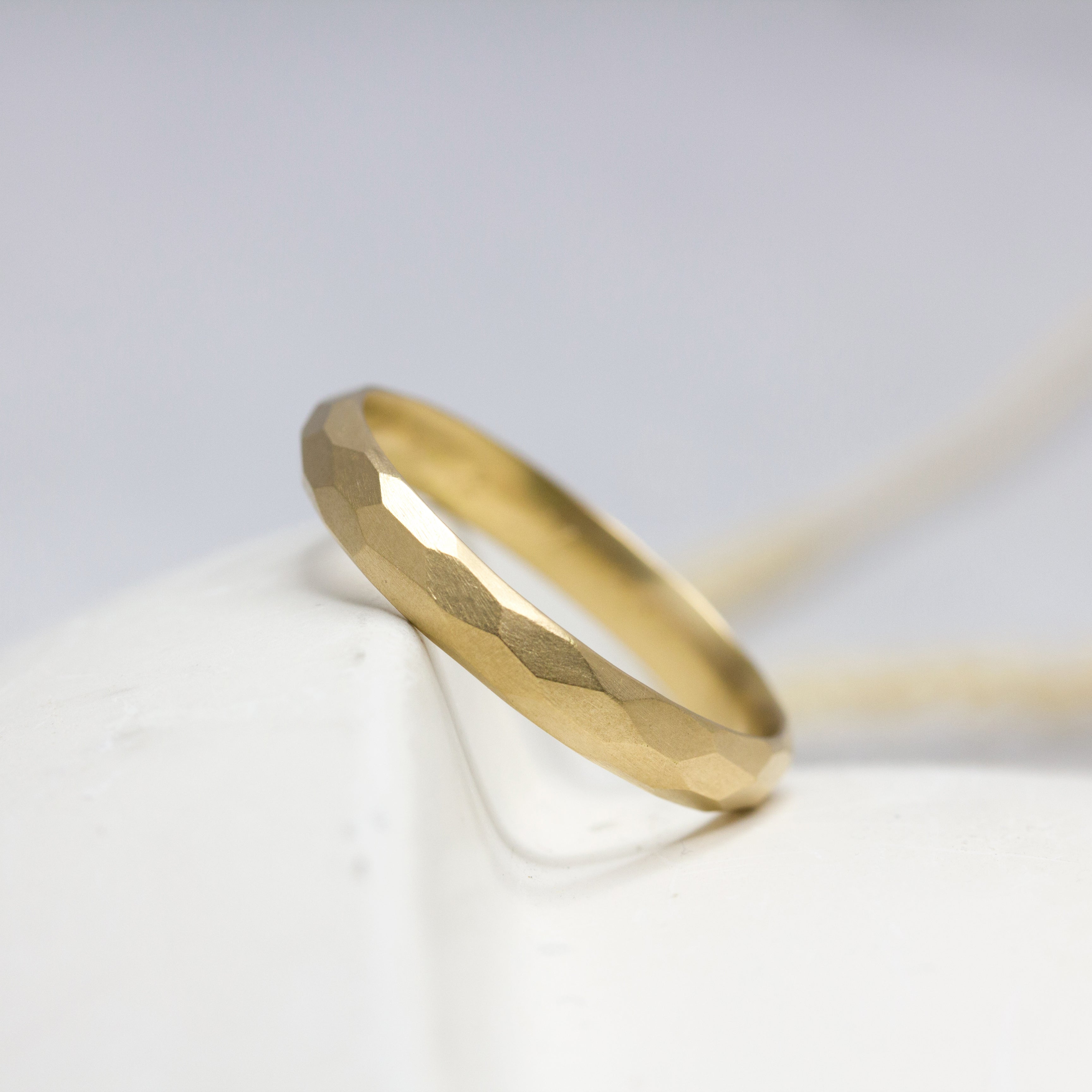 Alliance Nisma - bombée 4 mm réalisée en or rose-champagne 18 carats Fairmined à Paris