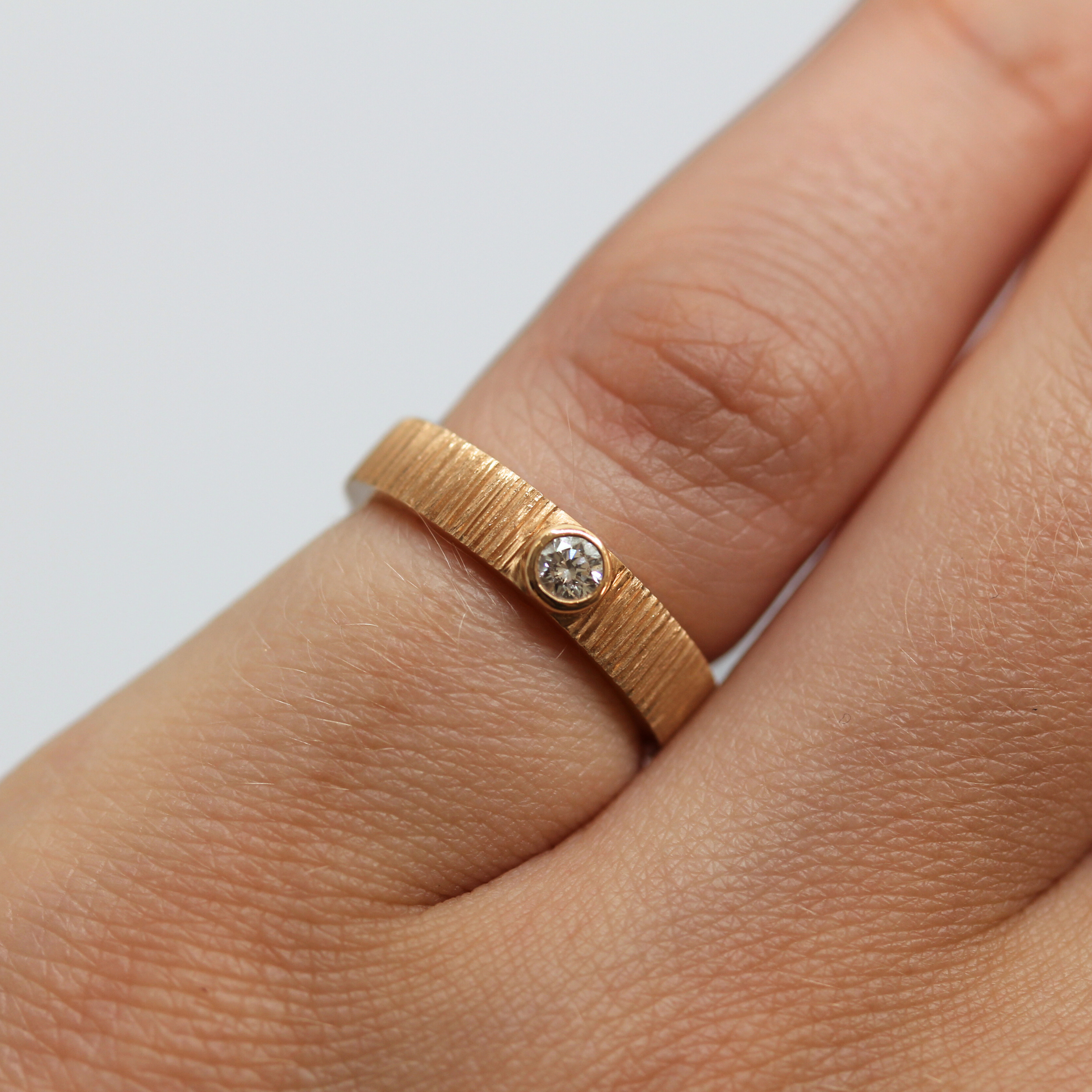 Bague de petit doigt avec diamant en or éthique - Ventes privées | Joaillerie artisanale