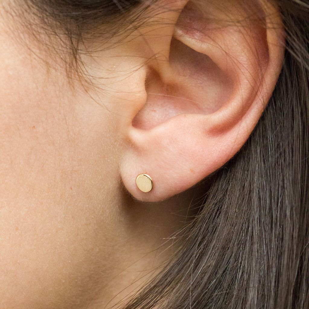 Puces d'oreille en or 18 carats Fairmined.