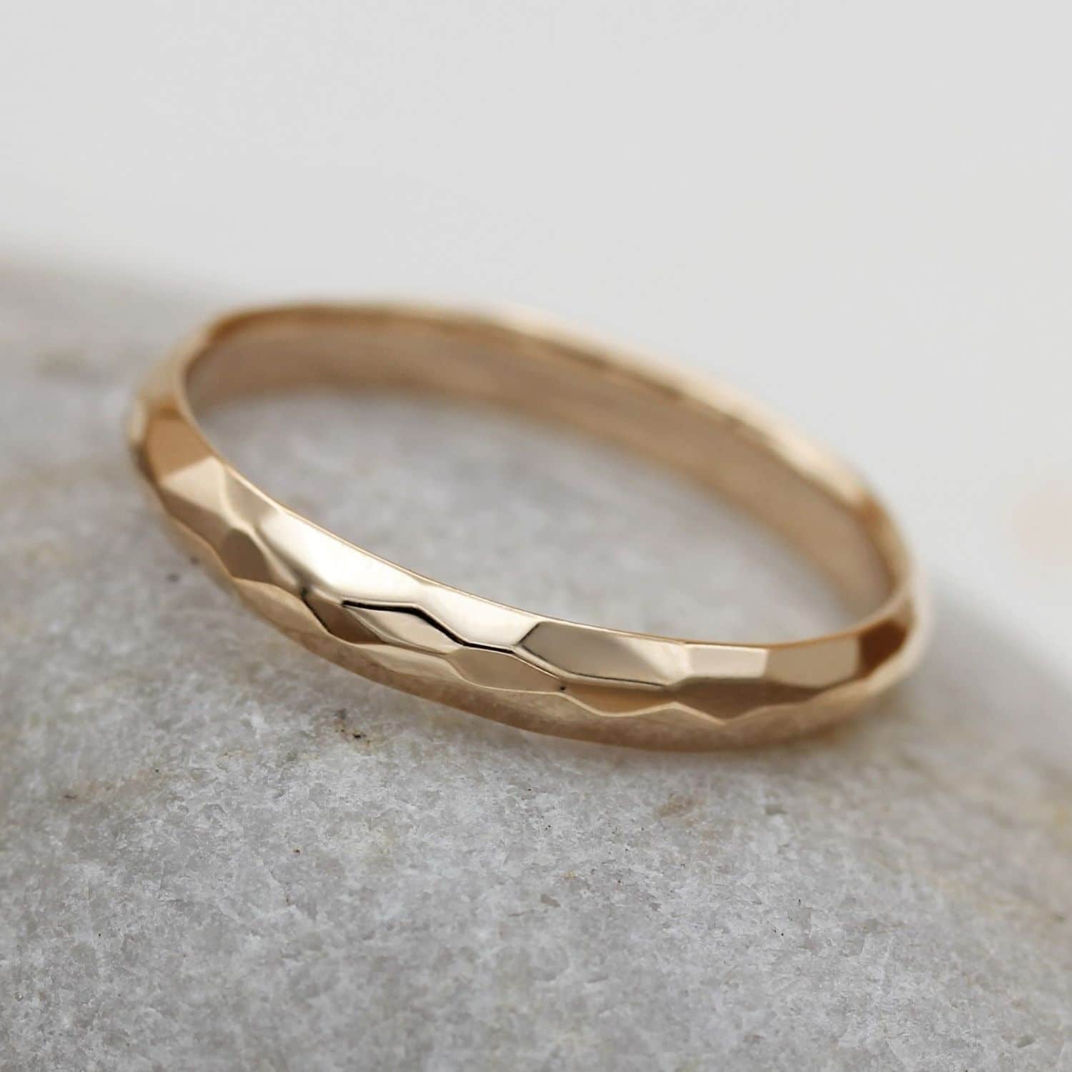 Alliance Isilde - bombée 4 mm réalisée en or rose-champagne 18 carats Fairmined à Paris