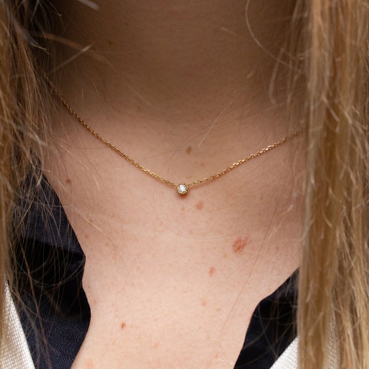 Collier Madeleine - diamant porté et réalisé en or rose-champagne 18 carats Fairmined à Paris