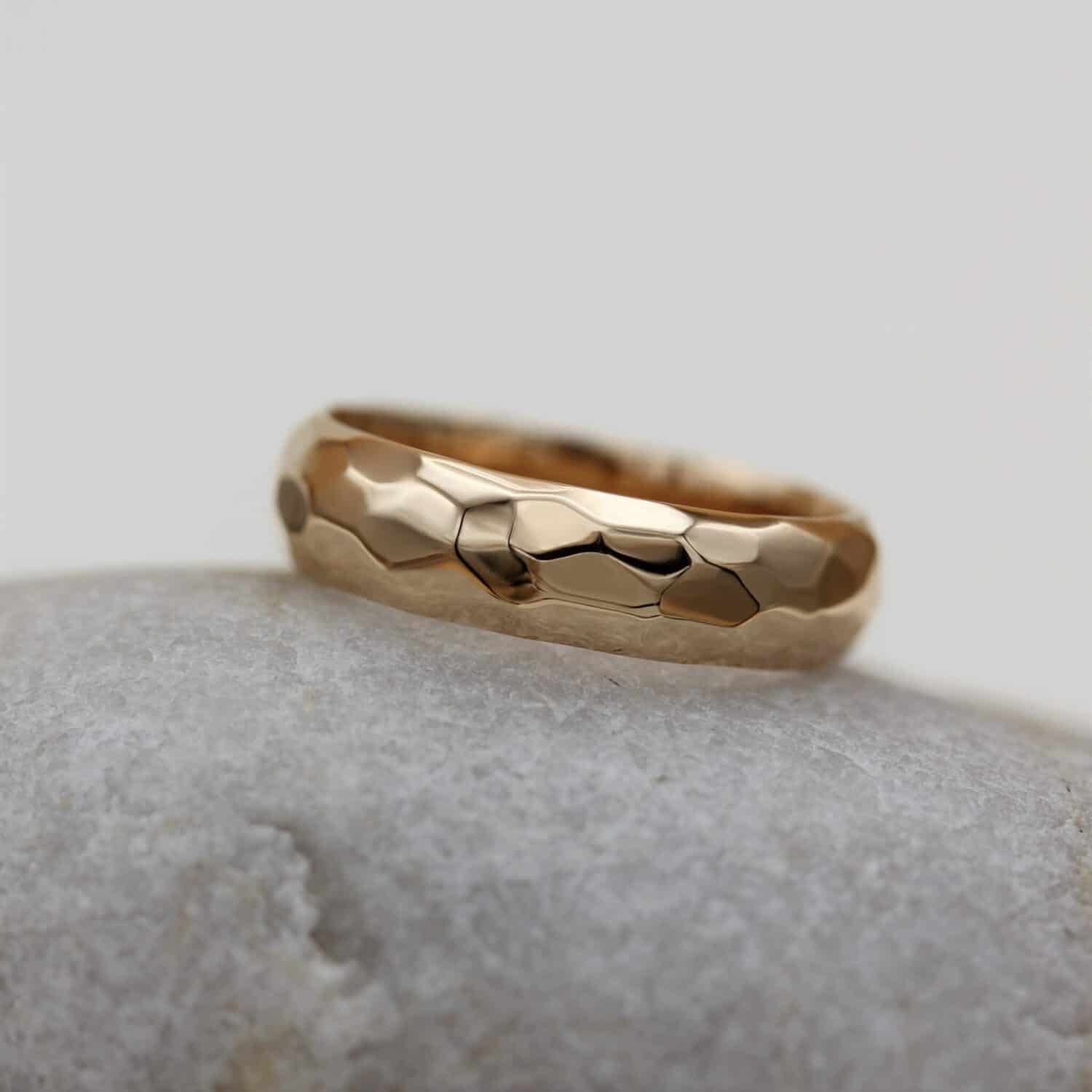 Alliance Isilde - bombée 5 mm réalisée en or rouge 18 carats Fairmined à Paris