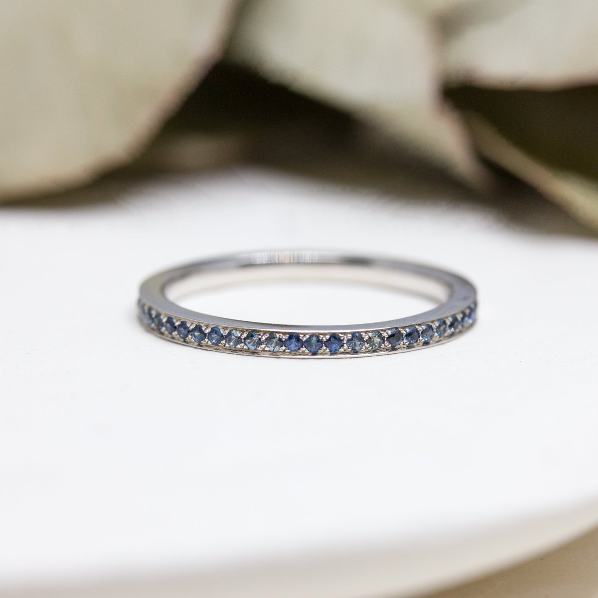 alliance mariage pavée saphirs bleus or blanc fairmined Mira