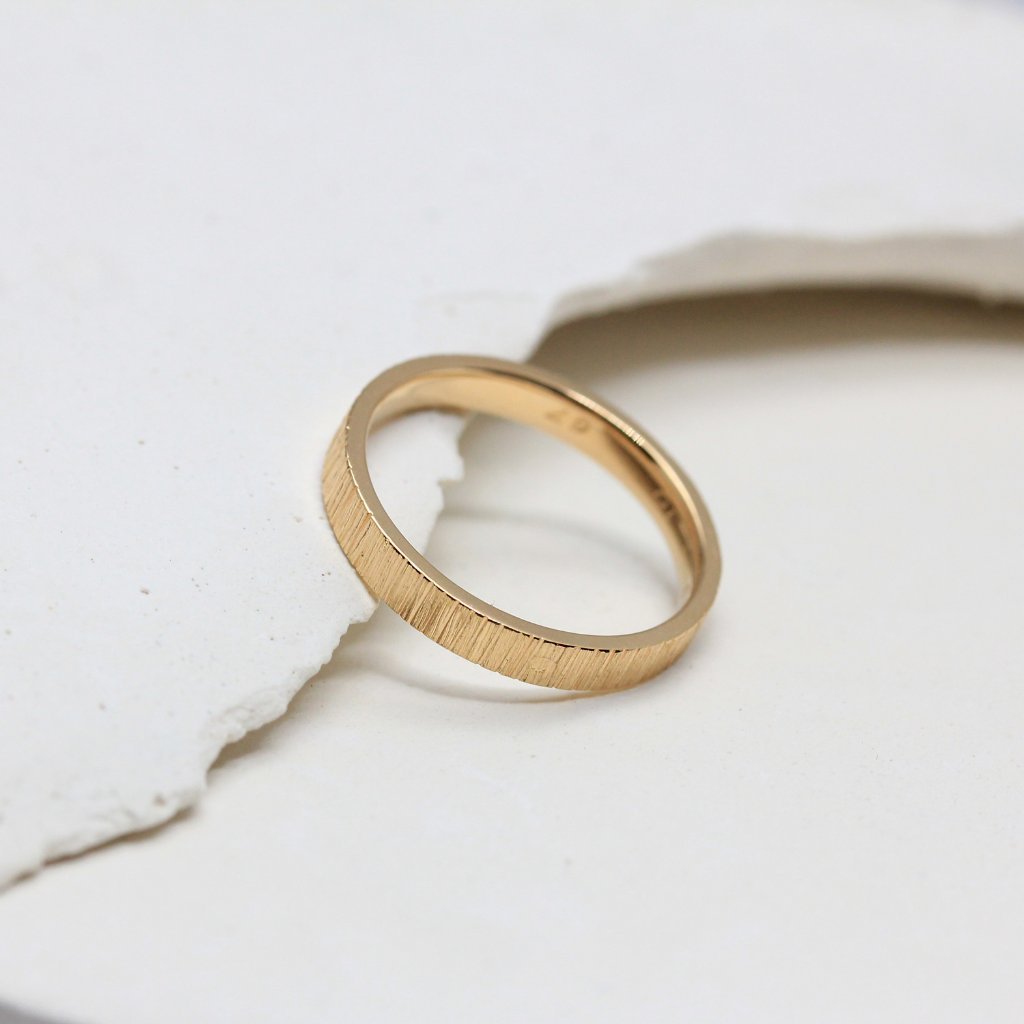 Alliance de mariage en or rose pour homme. Joaillerie éthique et artisanale à Paris.