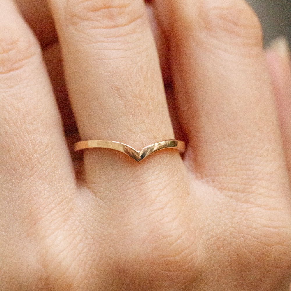 Alliance incurbée en or éthique Fairmined 18 carats