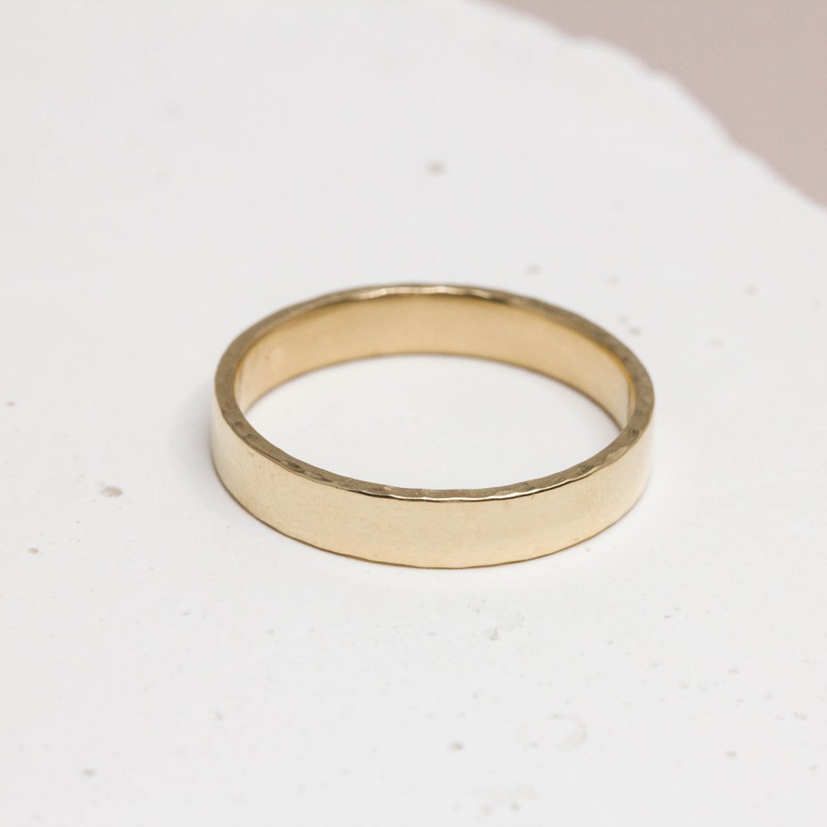 Alliance de mariage en or rose-champagne 18 carats.