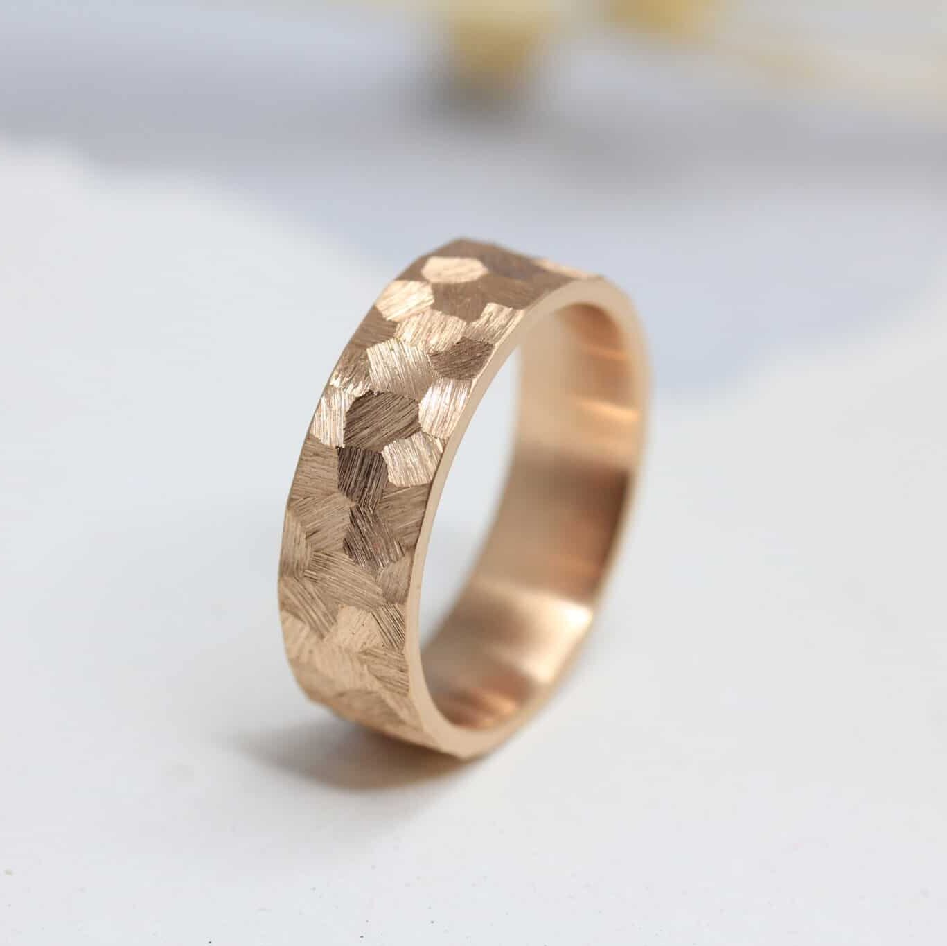 Alliance Staël - ruban 6 mm réalisée en or rouge 18 carats Fairmined à Paris