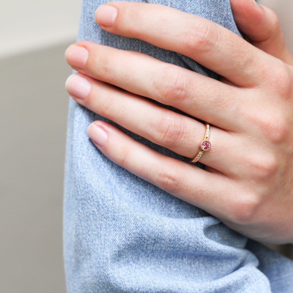 Bague fiançaille écoresponsable or rose fairmined saphir rose diamant synthèse Paris Madeleine