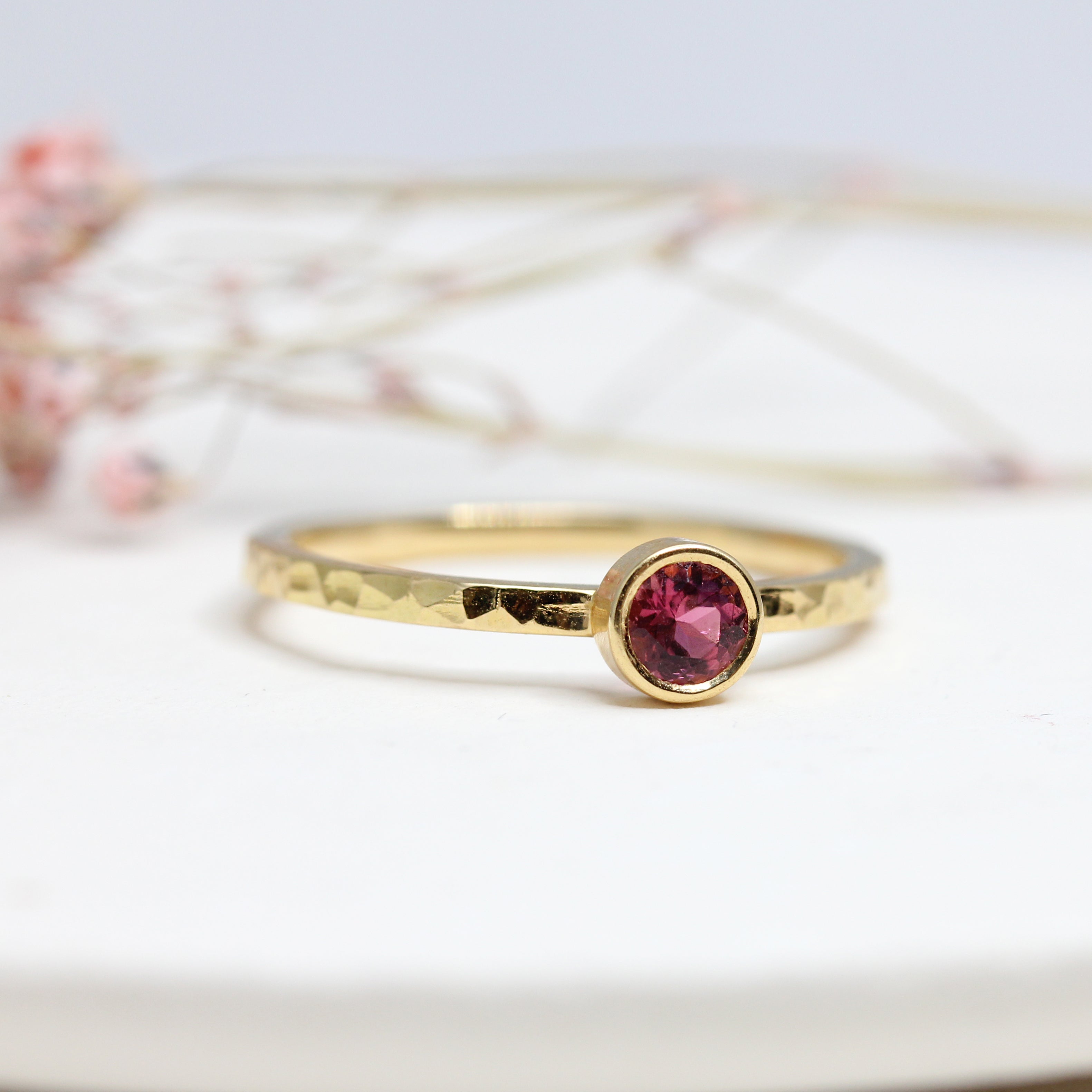 Bague de fiançailles tourmaline rose or jaune Fairmined Paris Solférine