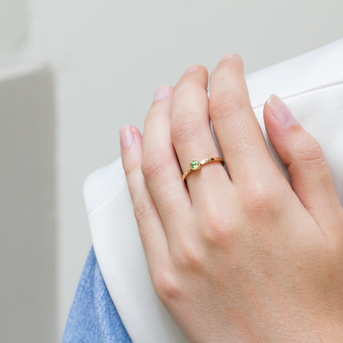 Bague originale fiançailles or rouge grenat tsavorite éthique Fairmined Paris Madeleine