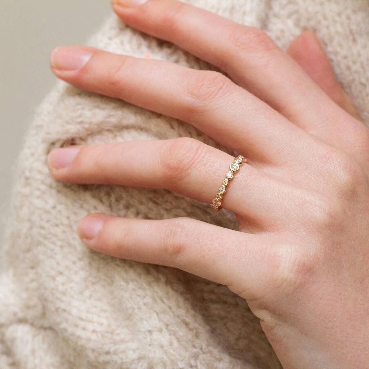 Bague Pépite pavée de diamants de synthèse et façonnée en or rose-champagne 18 carats Fairmined à Paris