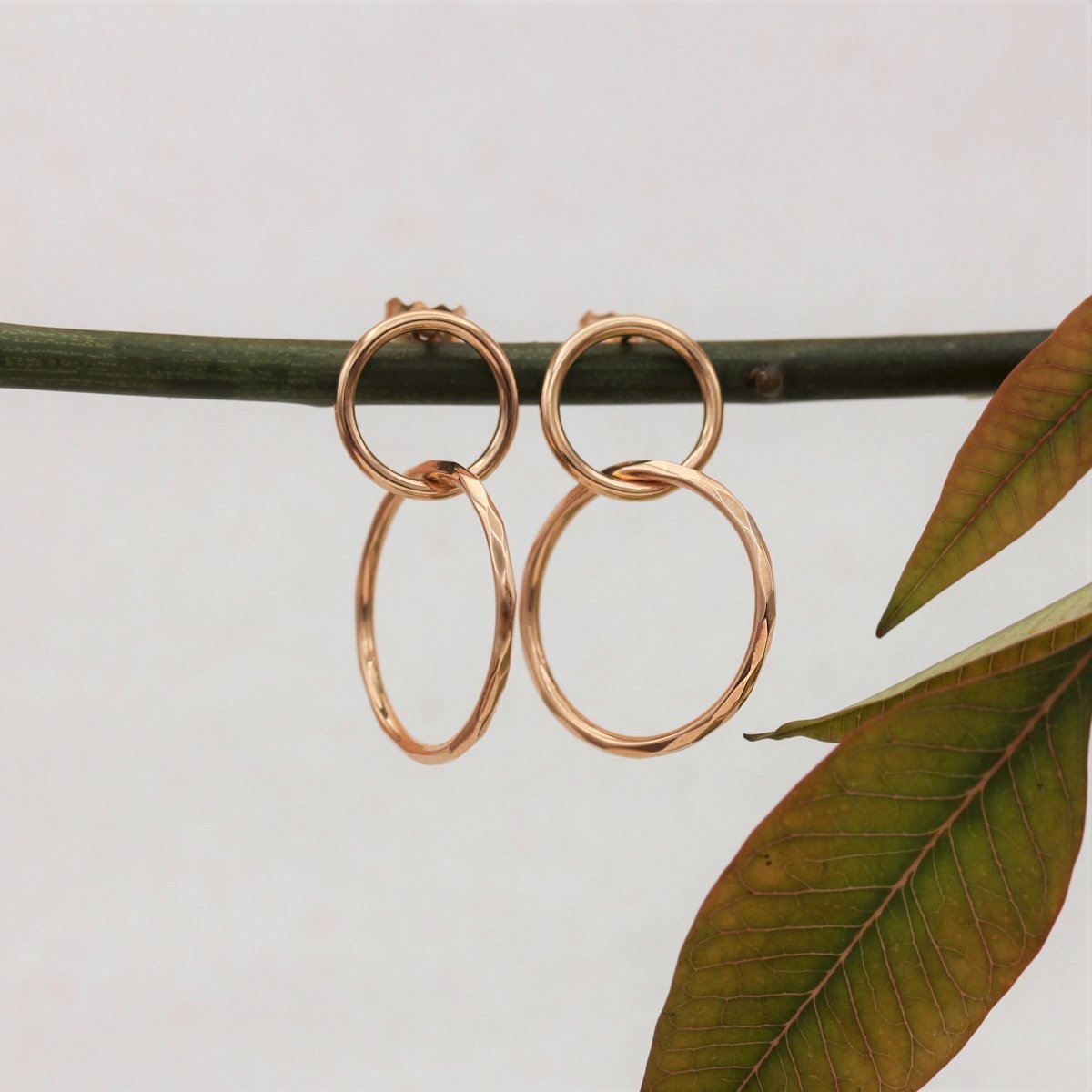 Boucles d'oreille Cercle Duo Isilde réalisées en or rouge 18 carats Fairmined à Paris