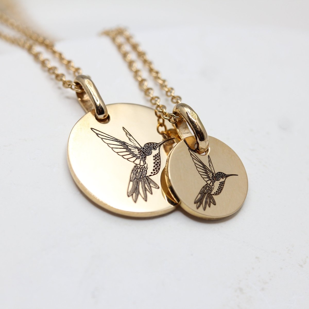 Médaille Colibri façonnée en or rose-champagne 18 carats Fairmined à Paris