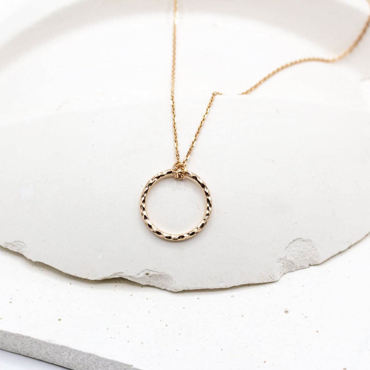 Collier Grand Cercle Sarita réalisé en or rose-champagne 18 carats Fairmined à Paris