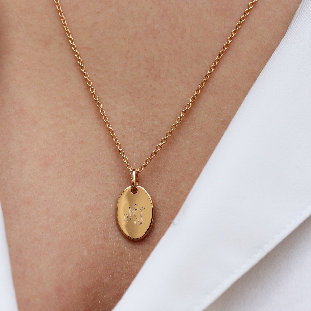 Médaille de baptême à personnaliser en or équitable Fairmined, made in Paris.