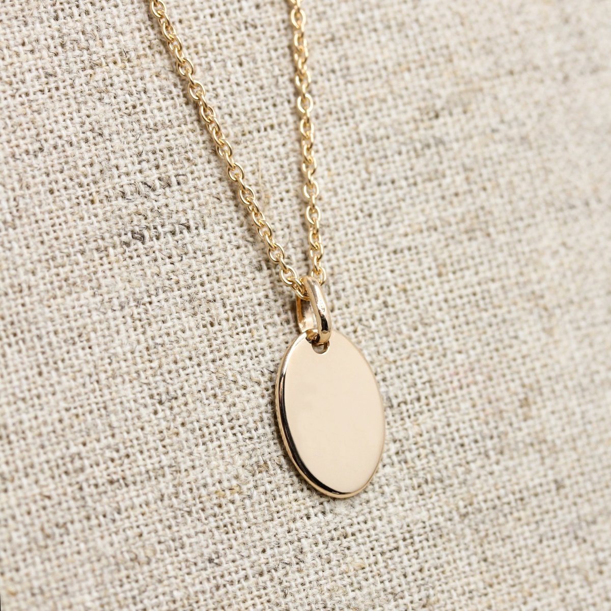 Médaille éthique en or Fairmined à personnaliser. Fabriquée en France, à Paris.