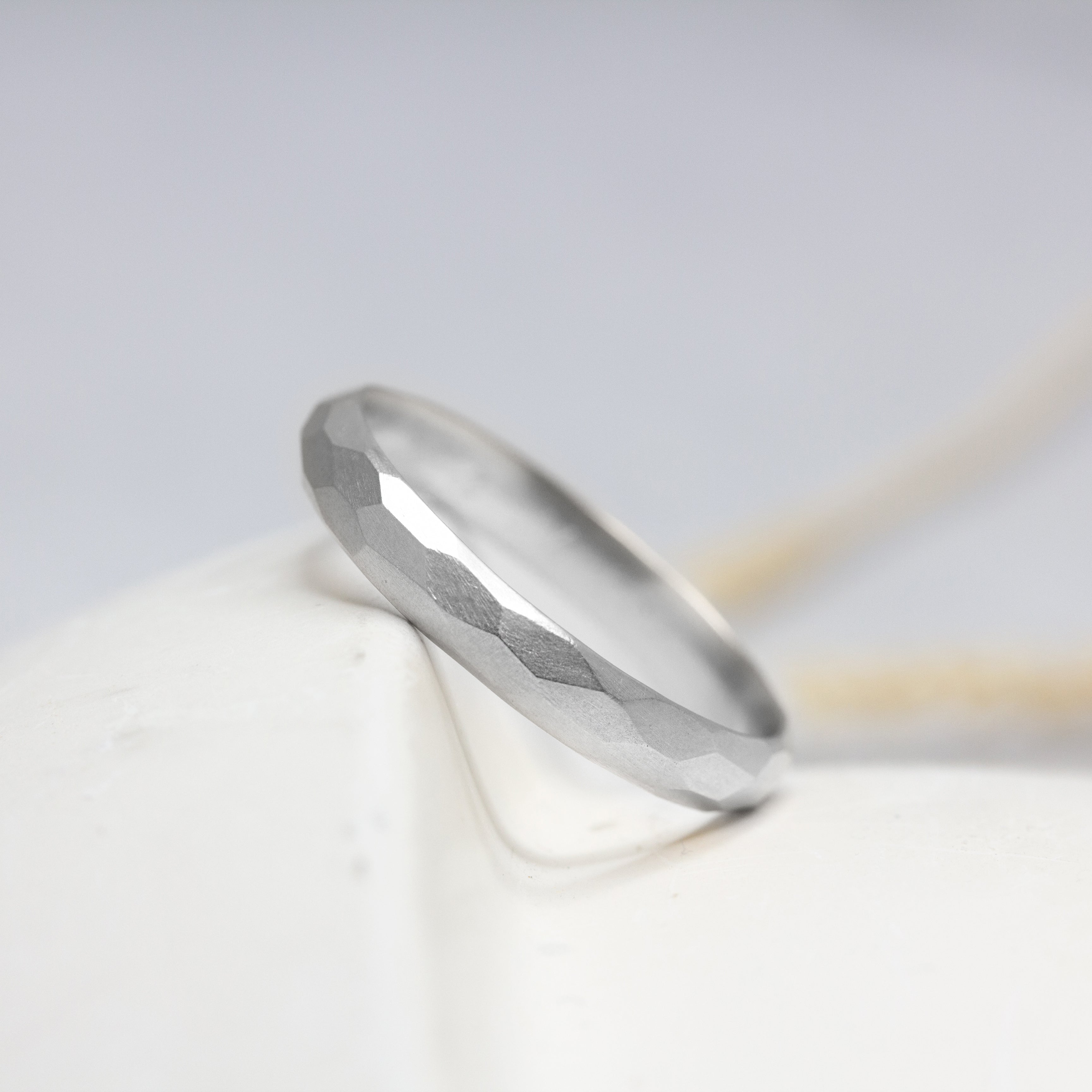 Alliance Nisma - bombée 4 mm réalisée en or rose-champagne 18 carats Fairmined à Paris